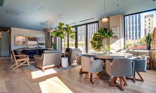 modern luxury apartment interior with high ceilings and large windows - chicago loop luxury apartments