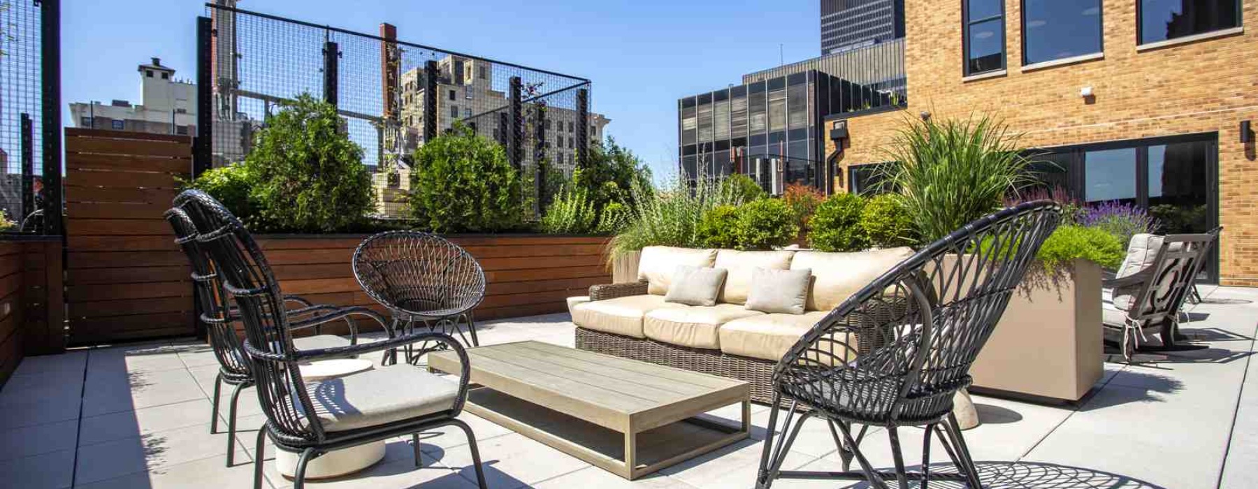 Wicker Park street scene - studio apartments in wicker park chicago il