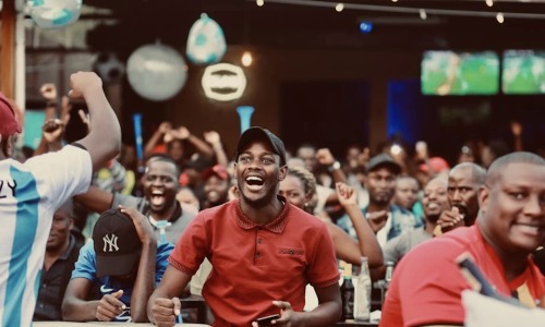 sports bar with multiple screens showing games - sports bars in the west loop