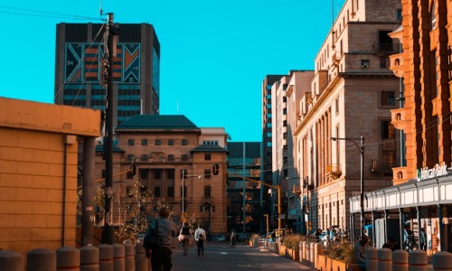 Lakeview Chicago neighborhood street with classic architecture - apartment buildings lakeview chicago