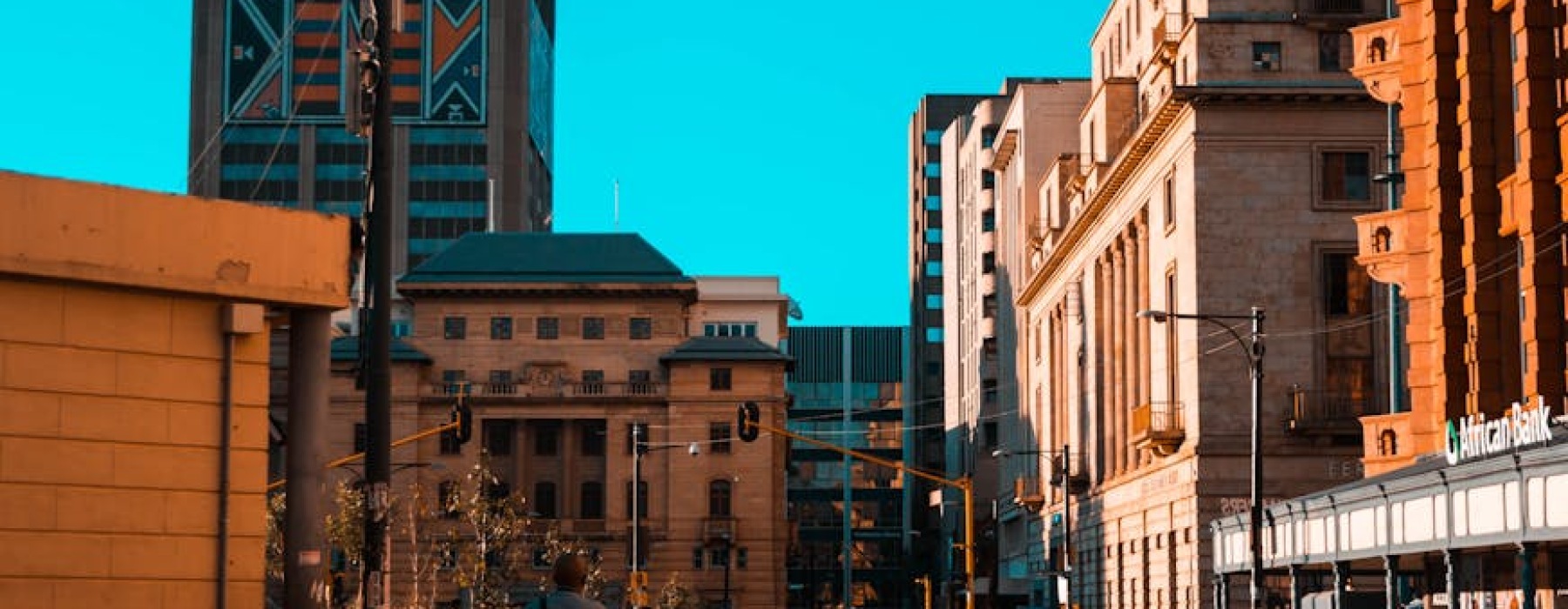 Lakeview Chicago neighborhood street with classic architecture - apartment buildings lakeview chicago