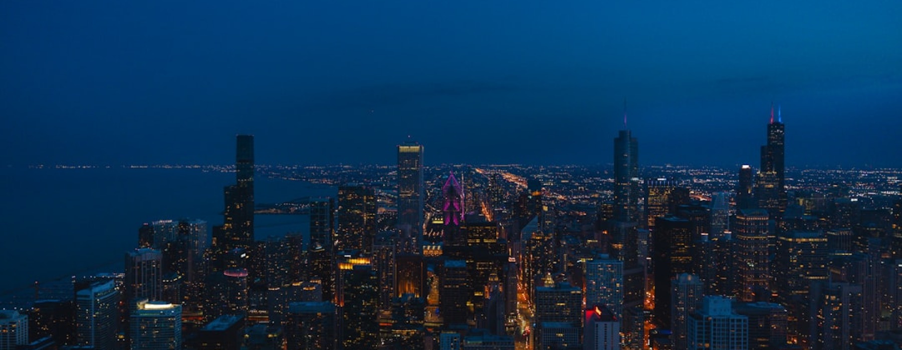 downtown Chicago luxury living skyline at sunset - downtown Chicago luxury living