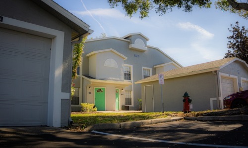 2 bedroom apartment with garage urban living
