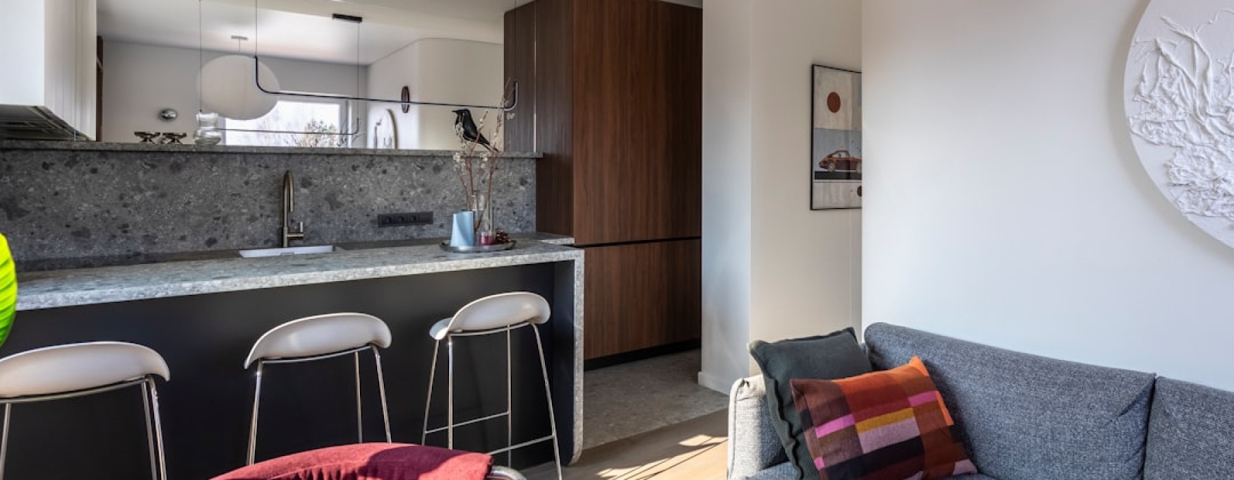 1 bed utilities included modern apartment living room